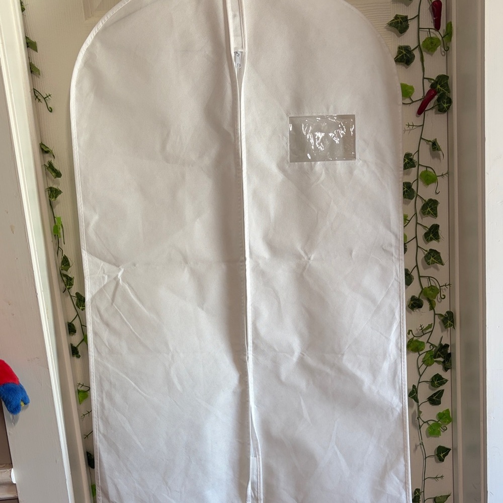 Source Unknown White Travel Garment Bag